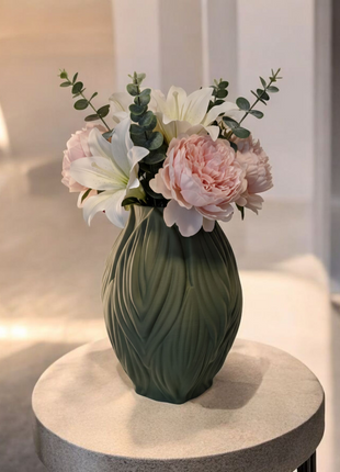 Nature’s Elegance Vaas