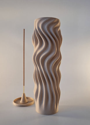 Soreli wierookhouder in matte zandkleur met golvende vorm voor wierookstaafjes